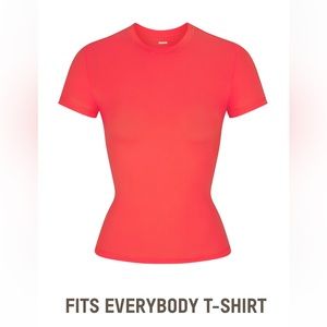 SKIMS Fits Everybody T-Shirt